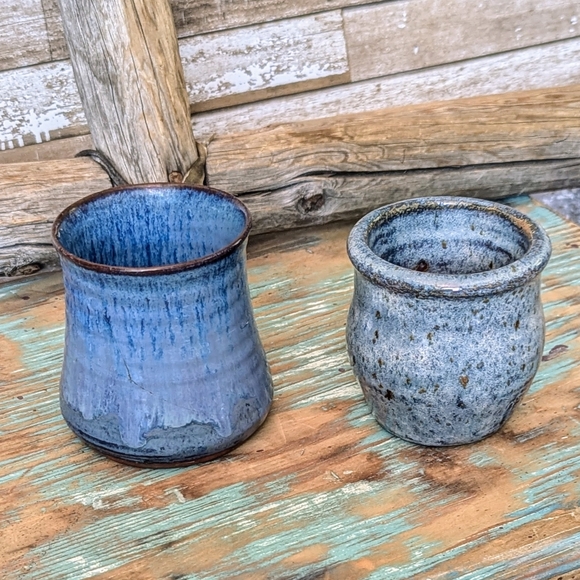 Two Bundle Of Pottery Mugs - Picture 4 of 7